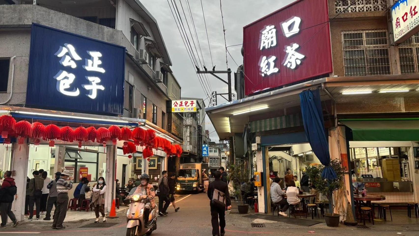 五指山東大門夜市民宿-有旅遊補助-有洗烘衣機-可停重機-可包棟 Città di Hualien Esterno foto